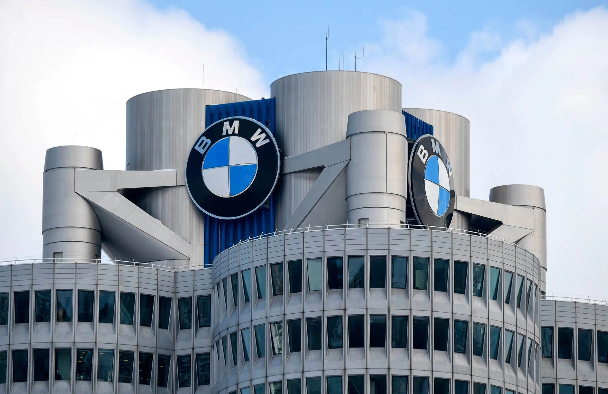 شركة BMW تدخل عالم الميتافرس والأصول غير القابلة للإستبدال