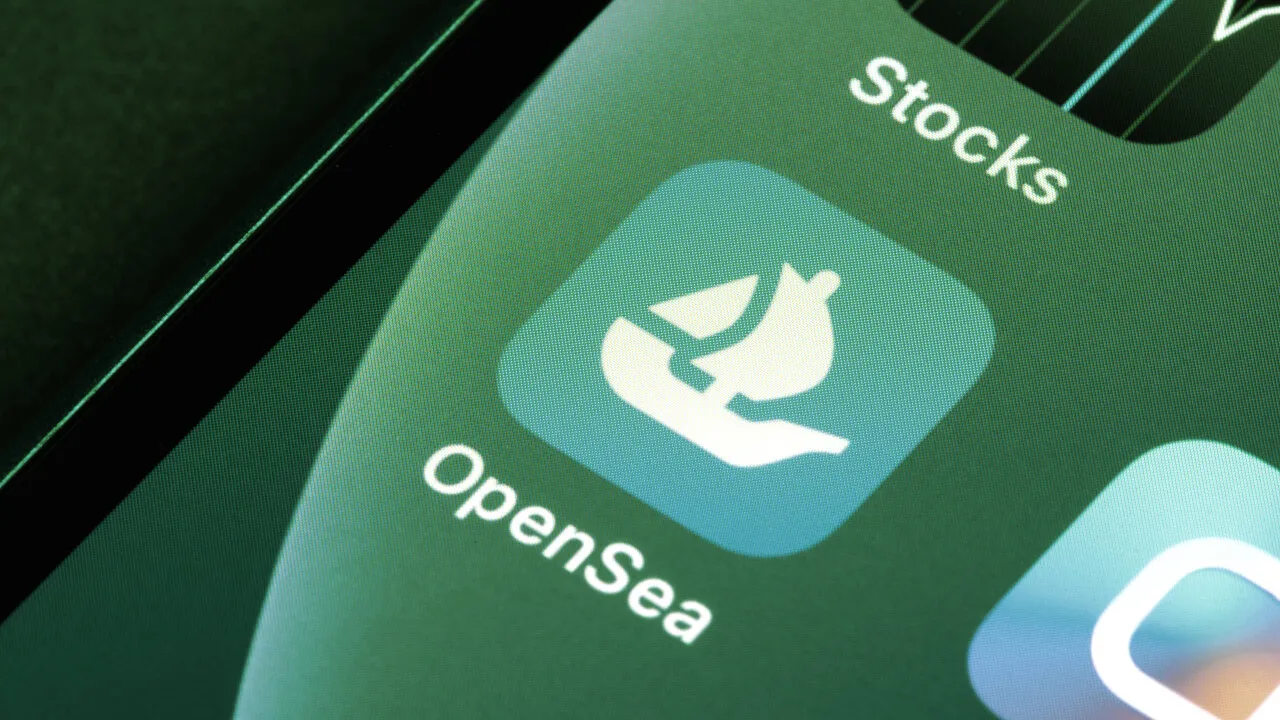 سوق OpenSea يحظر جميع فناني الـ NFTs من جميع البلدان التي تفرض أمريكا العقوبات عليها